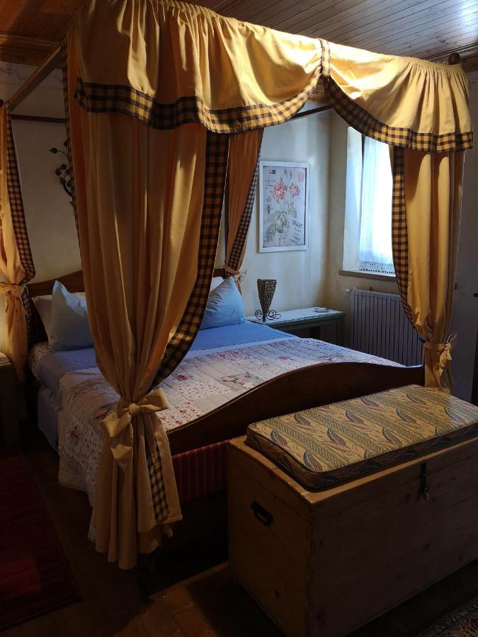 East Wind Bed & Breakfast Medea Bagian luar foto