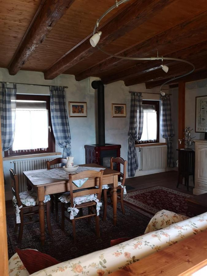 East Wind Bed & Breakfast Medea Bagian luar foto
