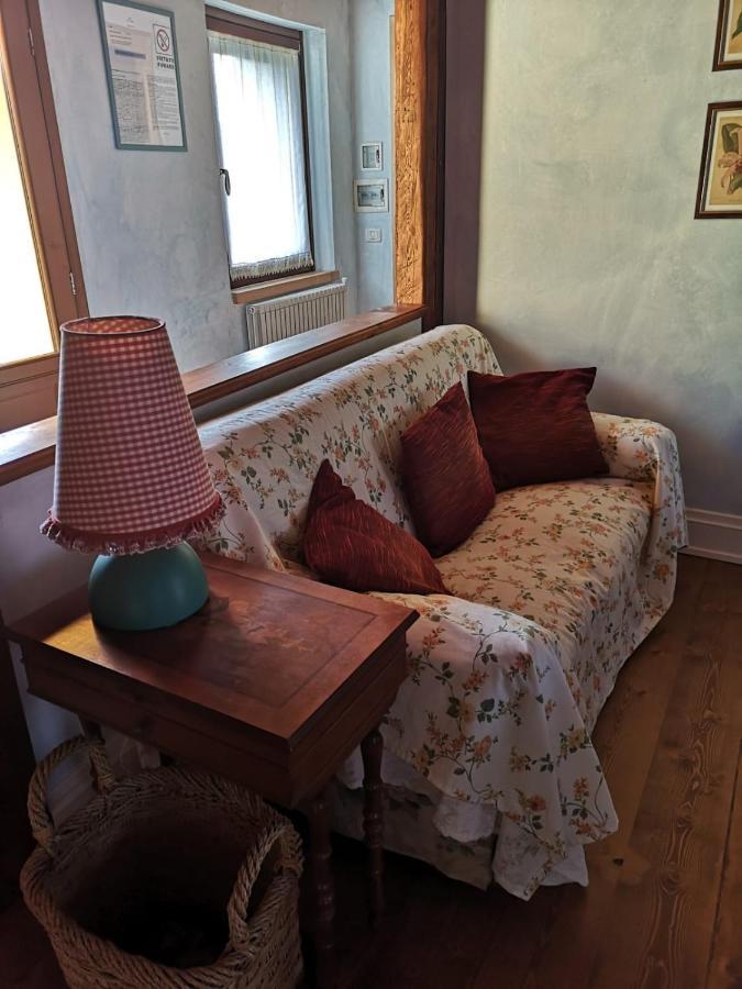 East Wind Bed & Breakfast Medea Bagian luar foto