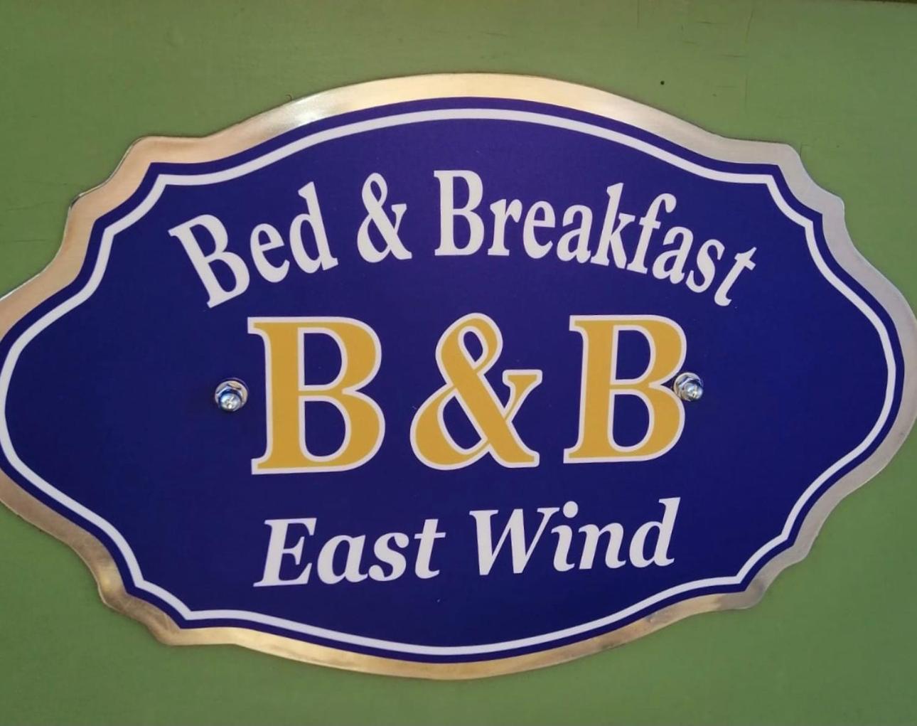 East Wind Bed & Breakfast Medea Bagian luar foto