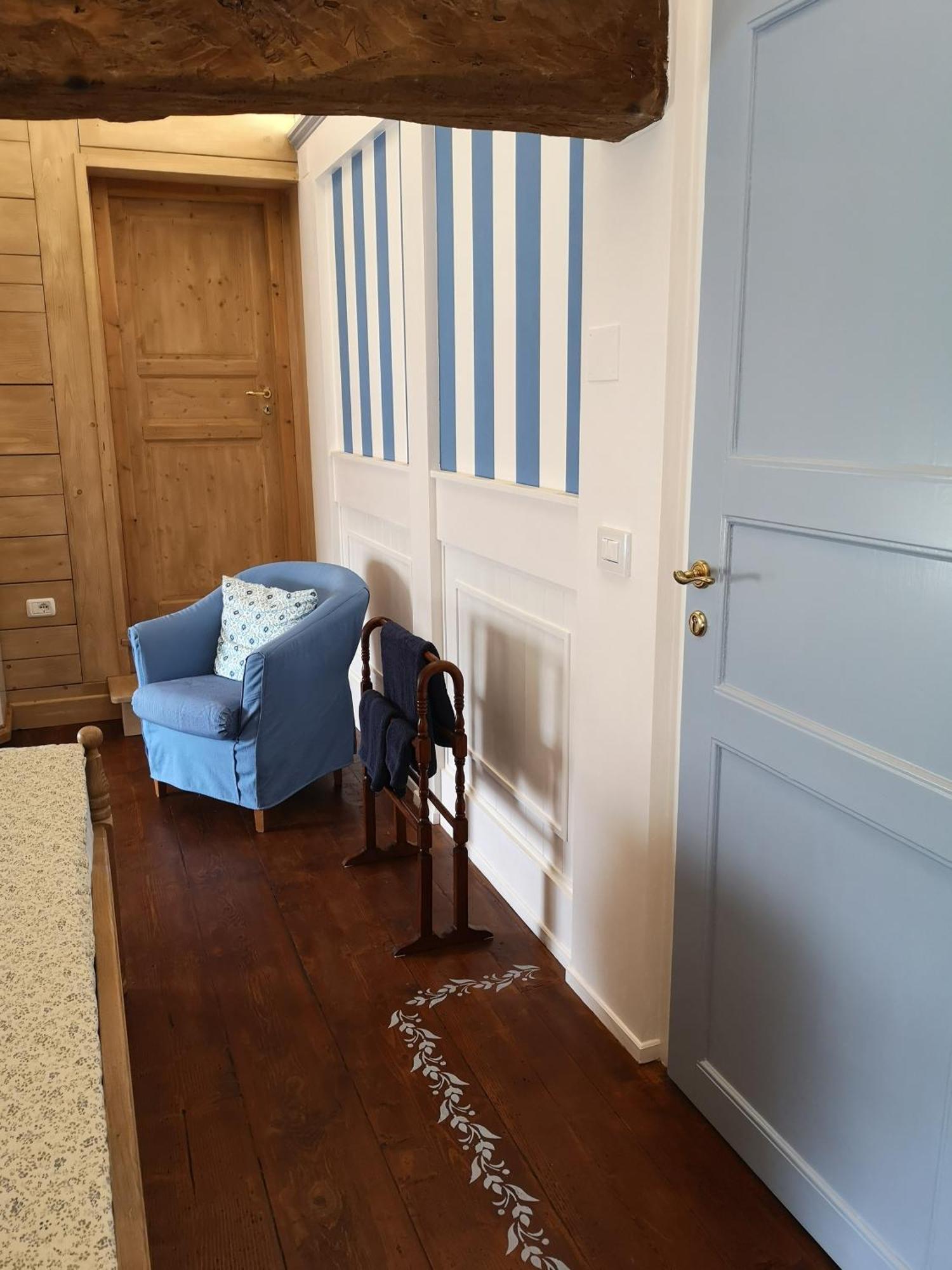 East Wind Bed & Breakfast Medea Bagian luar foto