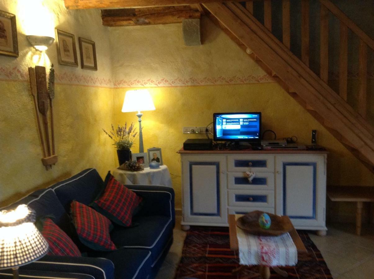 East Wind Bed & Breakfast Medea Bagian luar foto