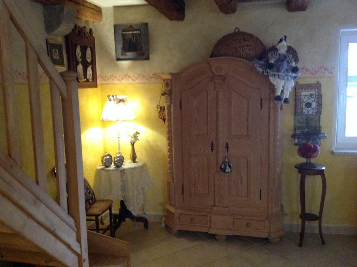 East Wind Bed & Breakfast Medea Bagian luar foto
