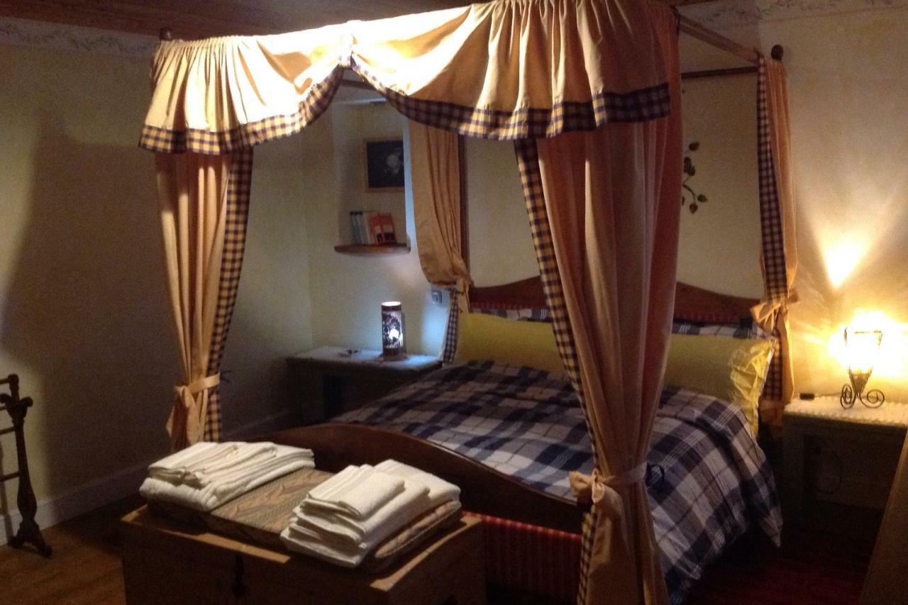 East Wind Bed & Breakfast Medea Bagian luar foto